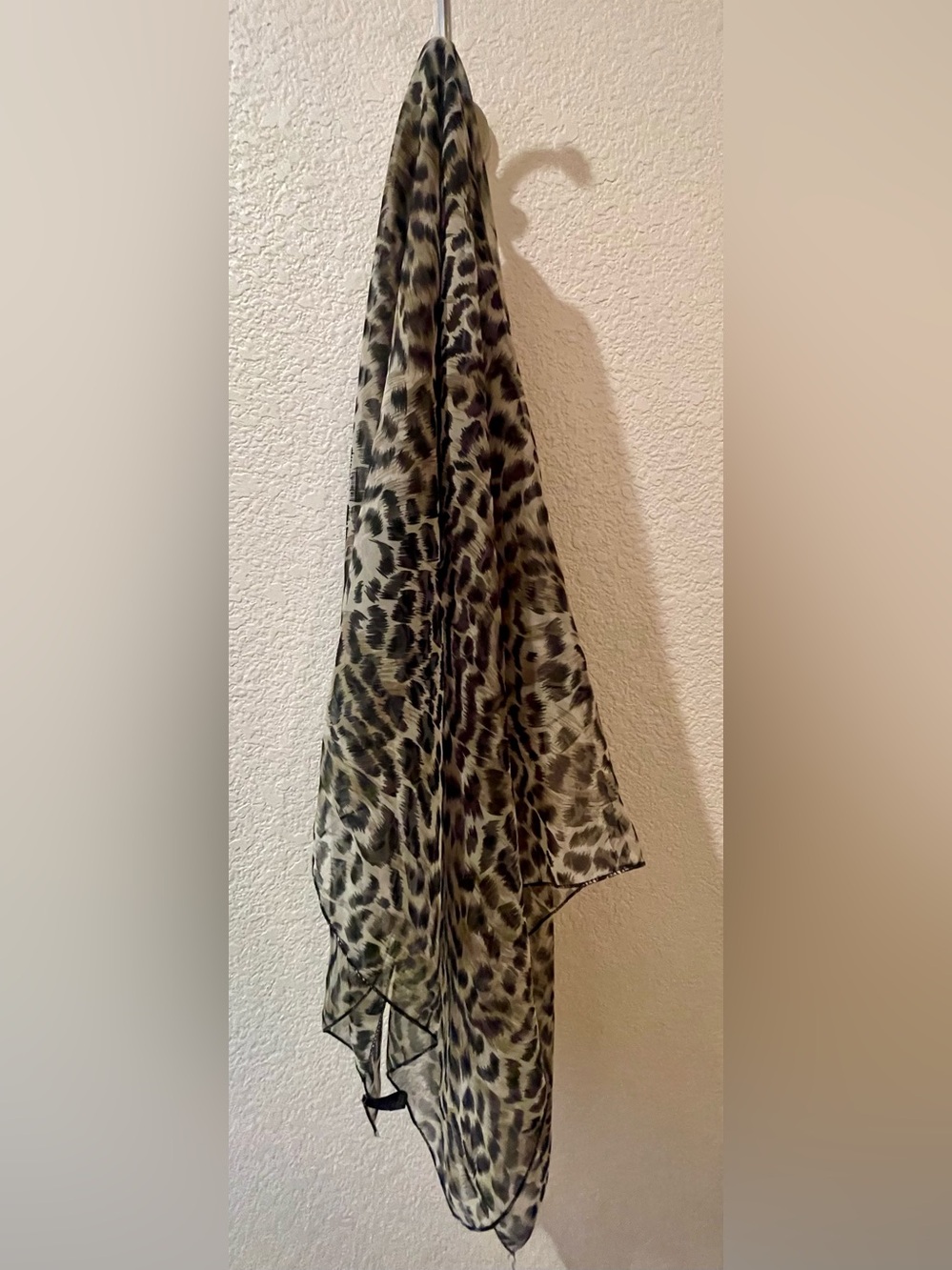 Vintage Women’s Leopard Print Lightweight Scarf